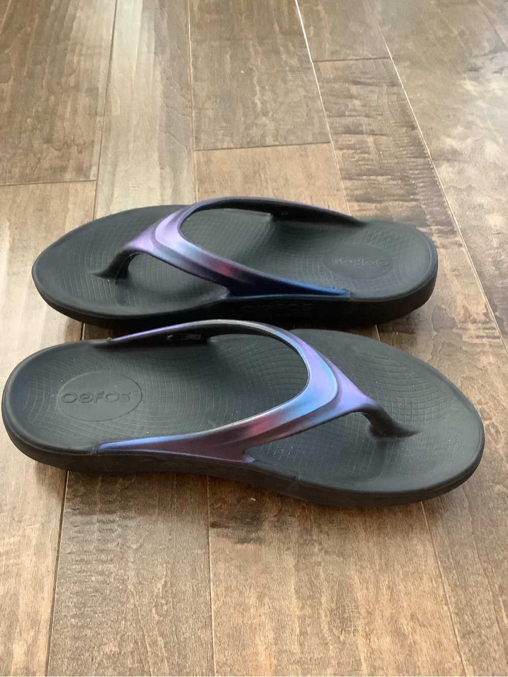 OOFOS Women's Black Sandals with Iridescent Purple-Blue Straps